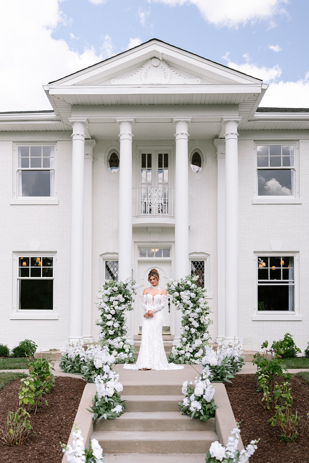 Nicole Floral Pillars