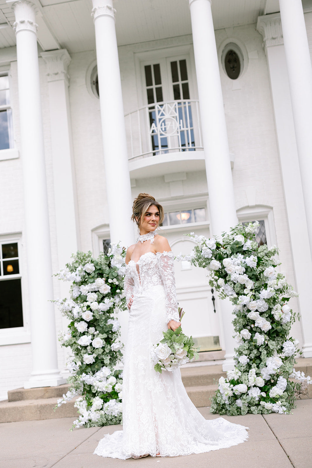 Nicole Floral Pillars