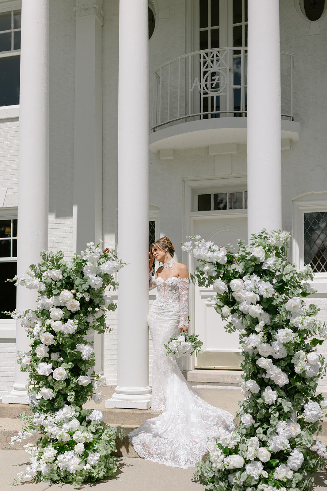 Nicole Floral Pillars