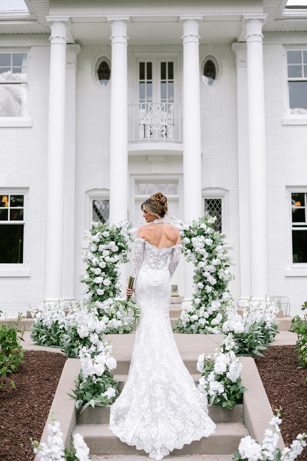 Nicole Floral Pillars