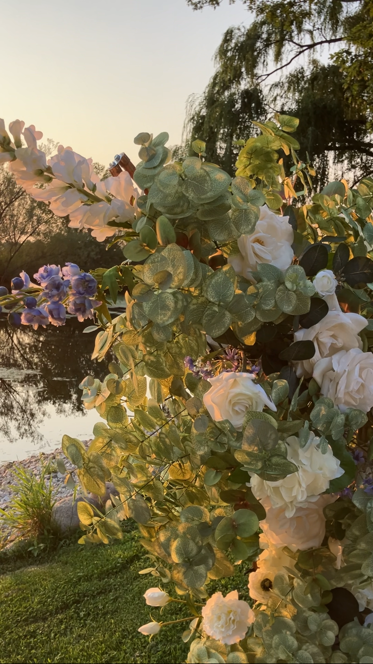 Louise Floral Pillars